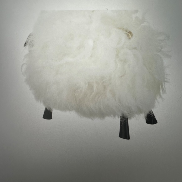 ISO Oscar de la Renta Juice the Sheep purse/bag - Picture 2 of 5